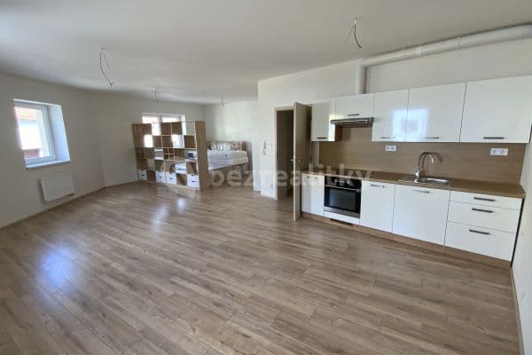 Studio flat to rent, 65 m², Masarykovo náměstí, Šlapanice Studio flat to rent, 65 m², Masarykovo náměstí, Šlapanice
