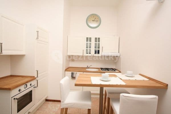 1 bedroom with open-plan kitchen flat to rent, 50 m², Korunní, Praha 1 bedroom with open-plan kitchen flat to rent, 50 m², Korunní, Praha