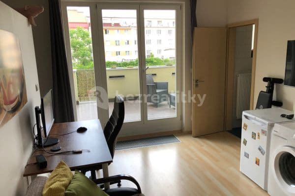 Studio flat to rent, 44 m², V Horkách, Praha Studio flat to rent, 44 m², V Horkách, Praha