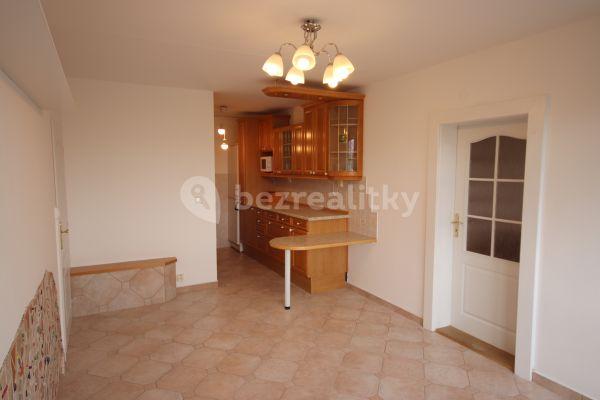 5 bedroom with open-plan kitchen flat to rent, 127 m², Amforová, Praha