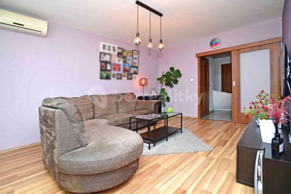 3 bedroom flat to rent, 85 m², U Plynárny, Praha - Michle
