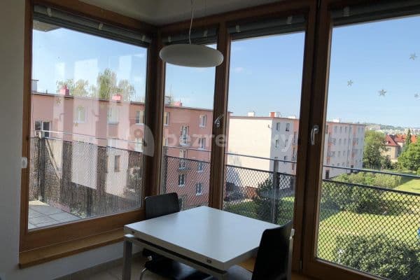 2 bedroom with open-plan kitchen flat to rent, 81 m², Nehvizdská, Praha