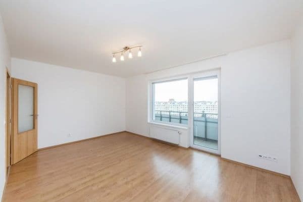 Studio flat to rent, 38 m², Hornoměcholupská, Uhříněves Studio flat to rent, 38 m², Hornoměcholupská, Uhříněves