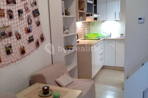 Small studio flat to rent, 16 m², Cyrilská, Brno Small studio flat to rent, 16 m², Cyrilská, Brno