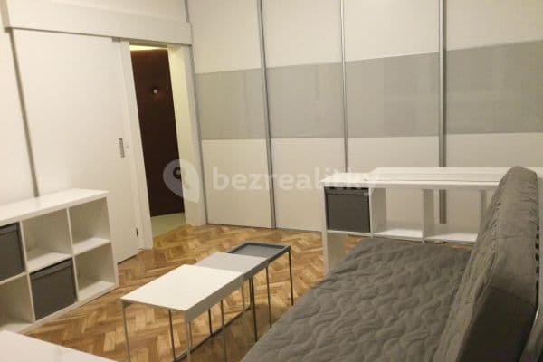 Studio flat to rent, 31 m², Šrámkova, Brno