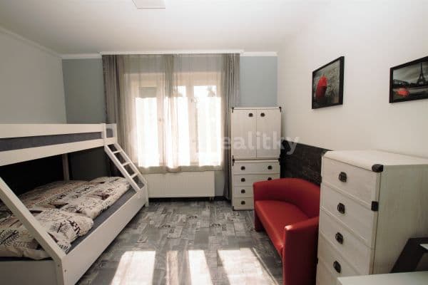 Studio flat to rent, 27 m², Převoznická, Praha