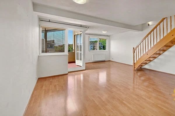 4 bedroom flat to rent, 132 m², Praha - Kobylisy 4 bedroom flat to rent, 132 m², Praha - Kobylisy