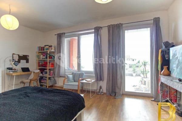 Studio flat to rent, 36 m², Nademlejnská, Praha Studio flat to rent, 36 m², Nademlejnská, Praha