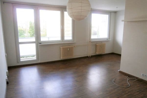 3 bedroom flat to rent, 78 m², Zvoncovitá, Praha 3 bedroom flat to rent, 78 m², Zvoncovitá, Praha