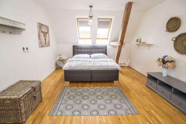3 bedroom flat to rent, 110 m², Tusarova, Praha