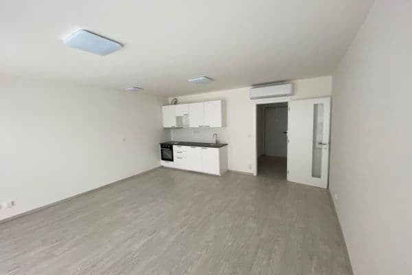 Studio flat to rent, 41 m², Křižíkova, Praha Studio flat to rent, 41 m², Křižíkova, Praha
