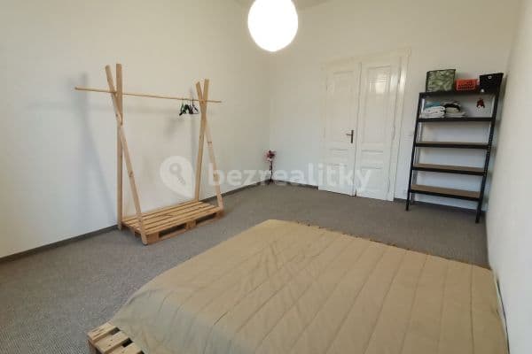 2 bedroom with open-plan kitchen flat to rent, 92 m², Západní, Karlovy Vary, Karlovarský Region
