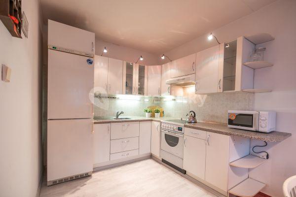 2 bedroom with open-plan kitchen flat to rent, 77 m², Vrchlického, Hlavní město Praha