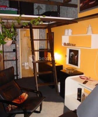 Studio flat to rent, 37 m², Soukenická, Hlavní město Praha
