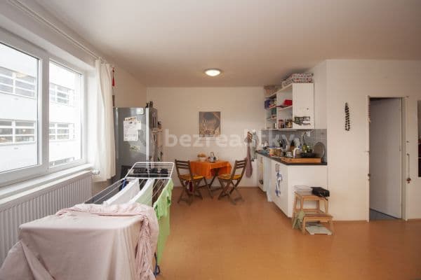 Studio flat to rent, 49 m², Zbynická, Praha Studio flat to rent, 49 m², Zbynická, Praha