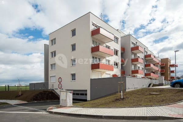 3 bedroom with open-plan kitchen flat to rent, 85 m², Sicherova, Praha 3 bedroom with open-plan kitchen flat to rent, 85 m², Sicherova, Praha