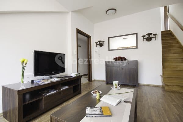 3 bedroom flat to rent, 120 m², Vltavská, Praha 3 bedroom flat to rent, 120 m², Vltavská, Praha