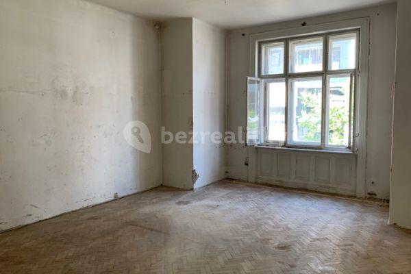4 bedroom with open-plan kitchen flat to rent, 150 m², Tusarova, Prague, Prague