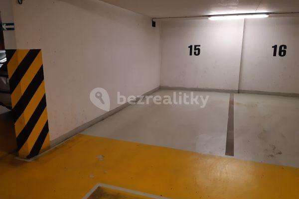 garage to rent, 15 m², Slavníkova, Hlavní město Praha