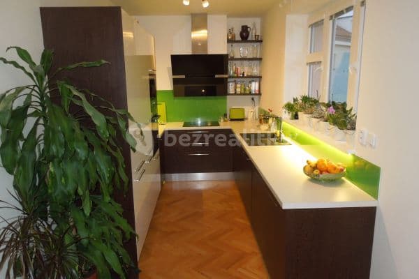 2 bedroom with open-plan kitchen flat to rent, 81 m², Čeljabinská, Prague, Prague