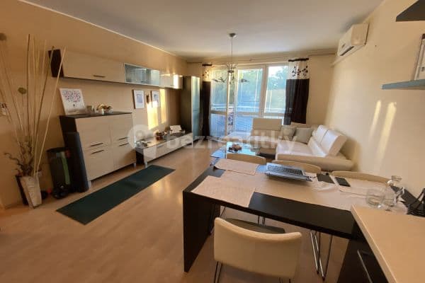 2 bedroom flat to rent, 53 m², Rusovská cesta, Petržalka, Bratislavský Region