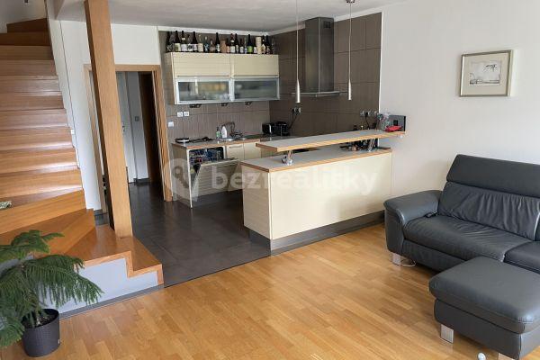 1 bedroom with open-plan kitchen flat to rent, 67 m², Šternovská, Praha