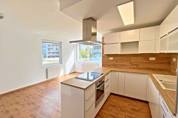 2 bedroom with open-plan kitchen flat to rent, 64 m², Jurkovičova, Praha 2 bedroom with open-plan kitchen flat to rent, 64 m², Jurkovičova, Praha