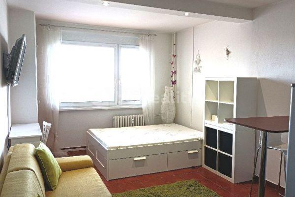 Studio flat to rent, 30 m², třída Edvarda Beneše, Hradec Králové, Královéhradecký Region
