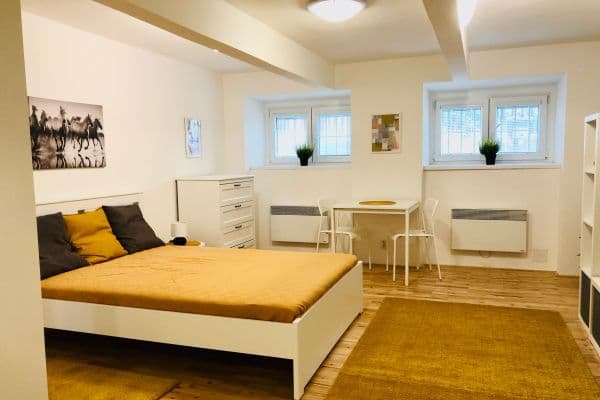 Studio flat to rent, 28 m², Kloboučnická, Hlavní město Praha Studio flat to rent, 28 m², Kloboučnická, Hlavní město Praha
