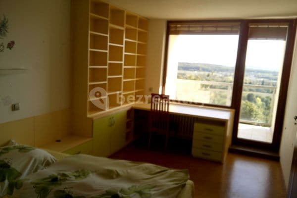 5 bedroom with open-plan kitchen flat to rent, 150 m², Studnická, Praha