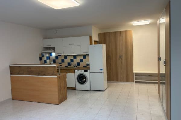 Studio flat to rent, 37 m², Kostomlatská, Hlavní město Praha Studio flat to rent, 37 m², Kostomlatská, Hlavní město Praha