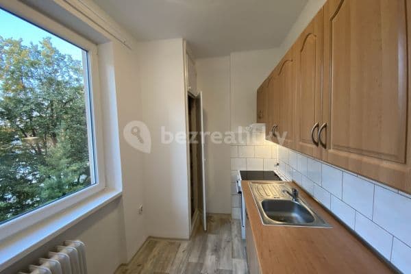 3 bedroom flat to rent, 72 m², Věry Junkové, Pardubice, Pardubický Region