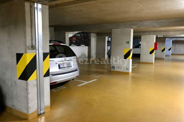 garage to rent, 13 m², Bartoškova, Hlavní město Praha