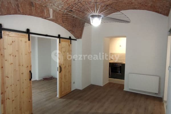 2 bedroom flat to rent, 60 m², Rostislavova, Hlavní město Praha