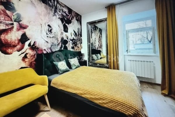 Studio flat to rent, 17 m², Španělská, Praha Studio flat to rent, 17 m², Španělská, Praha