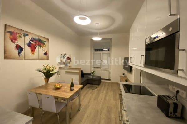 1 bedroom with open-plan kitchen flat to rent, 40 m², Bubenské nábřeží, Prague, Prague