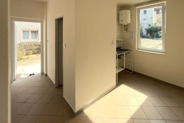 Studio flat to rent, 18 m², Zbynická, Praha Studio flat to rent, 18 m², Zbynická, Praha