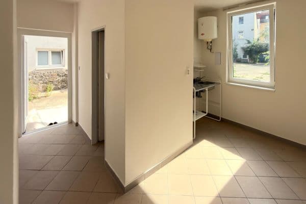 Studio flat to rent, 18 m², Zbynická, Praha Studio flat to rent, 18 m², Zbynická, Praha