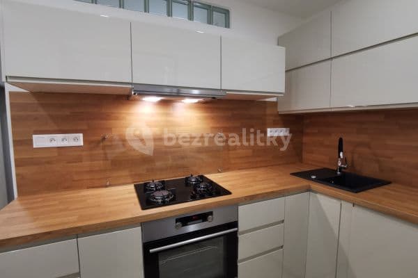 3 bedroom flat to rent, 64 m², Brigádníků, Praha 3 bedroom flat to rent, 64 m², Brigádníků, Praha