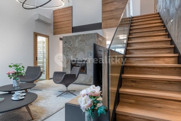 1 bedroom with open-plan kitchen flat to rent, 99 m², Francouzská, Hlavní město Praha 1 bedroom with open-plan kitchen flat to rent, 99 m², Francouzská, Hlavní město Praha