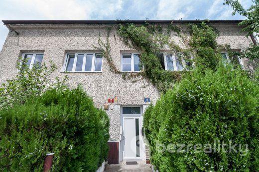 4 bedroom with open-plan kitchen flat to rent, 100 m², Na Vyhlídce, Praha