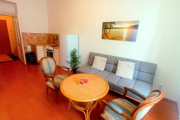 1 bedroom with open-plan kitchen flat to rent, 51 m², Jaurisova, Praha 1 bedroom with open-plan kitchen flat to rent, 51 m², Jaurisova, Praha