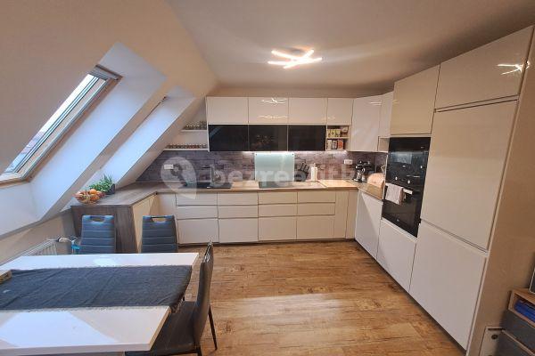 3 bedroom with open-plan kitchen flat for sale, 88 m², Mezi Domy, Jesenice