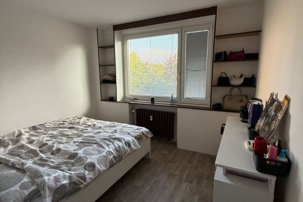 1 bedroom with open-plan kitchen flat to rent, 47 m², třída Edvarda Beneše, Hradec Králové 1 bedroom with open-plan kitchen flat to rent, 47 m², třída Edvarda Beneše, Hradec Králové