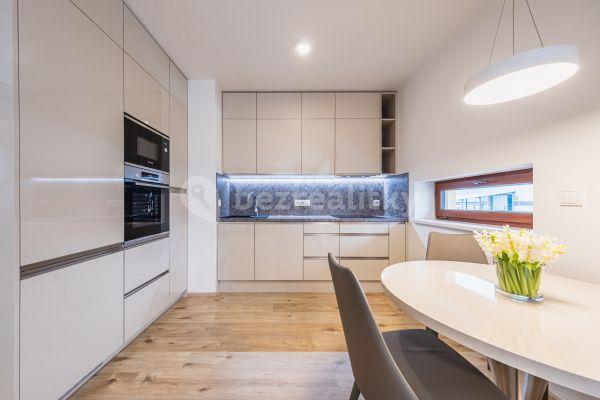 2 bedroom with open-plan kitchen flat to rent, 71 m², Fojtova, Hlavní město Praha