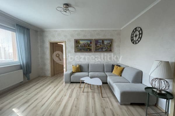 3 bedroom flat to rent, 79 m², V Javorech, Praha 3 bedroom flat to rent, 79 m², V Javorech, Praha