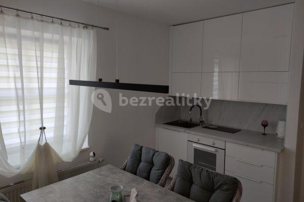 2 bedroom with open-plan kitchen flat for sale, 52 m², Opárno, Velemín