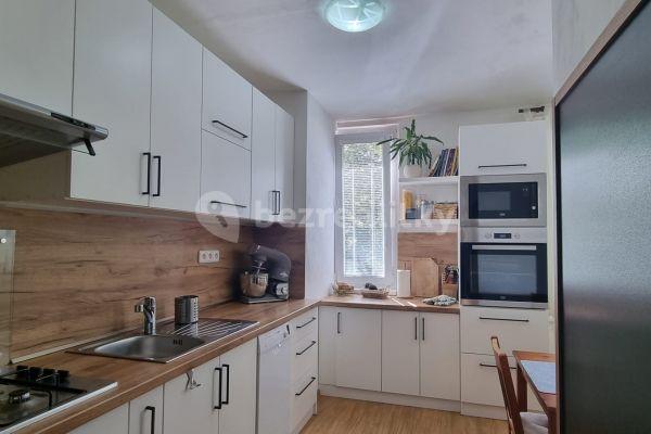 2 bedroom flat to rent, 56 m², Bělehradská, Pardubice