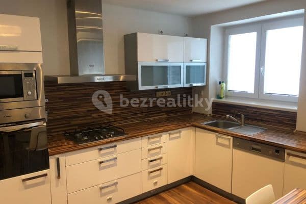 2 bedroom with open-plan kitchen flat to rent, 70 m², Pardubice, Pardubický Region