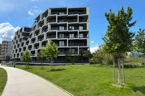 1 bedroom with open-plan kitchen flat to rent, 56 m², Ramonova, Praha 1 bedroom with open-plan kitchen flat to rent, 56 m², Ramonova, Praha